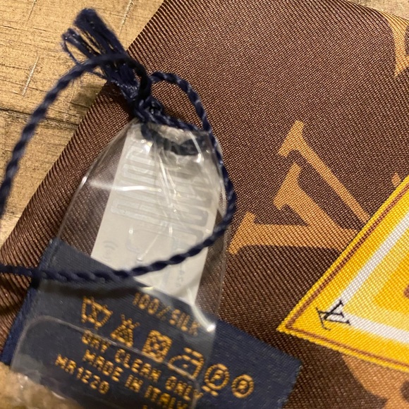 Louis Vuitton scarf - Picture 5 of 6